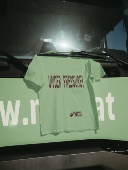 MCS – Mulden- und Containerservice Corporate Design Merch T-Shirt Under Pressure 
