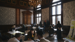 Teilnehmer*innen des Workshops beim Arbeiten 